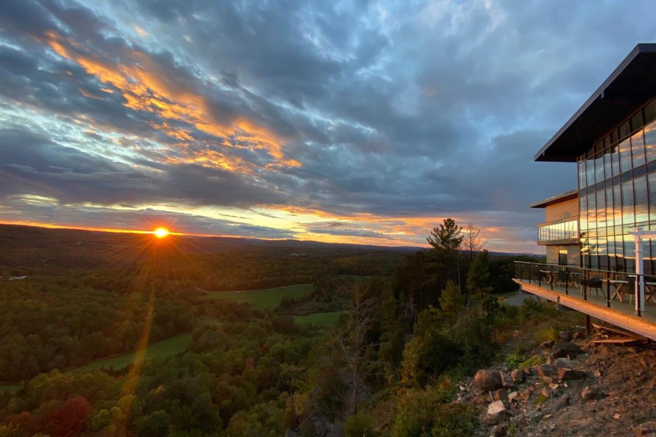 Auberge De La Montagne Coupee Saint Jean De Matha Buitenkant foto